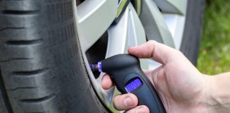 Optimálny tlak v pneumatikách: Ako vplýva na jazdné vlastnosti