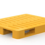 Porovnanie plastových a drevených paliet, znázorňujúce ich rôzne vlastnosti a využitie v logistike.