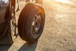 Letné pneumatiky a horúci asfalt: môžu pod vplyvom teplôt prasknúť?